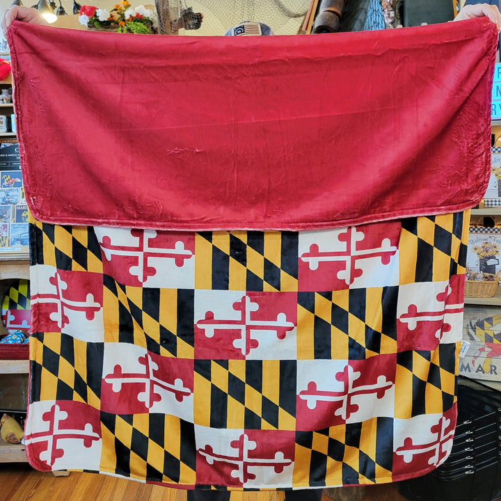 Maryland Flag Plush Throw Blanket (folded with back showing)